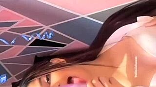 Universitaria se toca con su dildo in bed while flashing big tits and lingerie in dirty talk fetish scene.