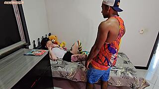 i'm fingindo esta falando com um macho no celular para meu marido ficar com ciumes e me fuder como uma vadia