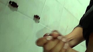 masturbandome en un baño