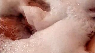 Inviting friend's mom to jacuzzi for dirty fun 😈