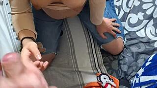 novia giving a mamada wants lechita on her cara in homemade couple action