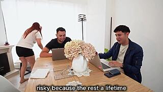 Joven Caliente Propone Dinero a Empleada Muda para Trio con Amigo