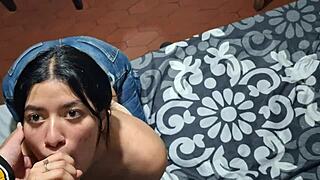 novia giving a mamada wants lechita on her cara in homemade couple action