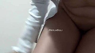 Morrita mexicana loses bet, sends pack in school uniform touching herself at 18?