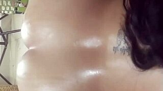 Karol me pide que le folle sin piedad ese coño. She's begging for rough sex.