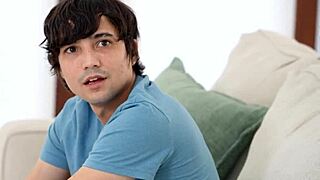 打扫丰满继母露大奶诱惑继子禁忌猛插