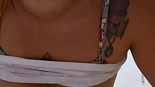 Tentando convencer meu macho a largar a mulher dele com jovens exibicionistas.