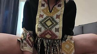 Üvey oğlan luna cinselliği öğreten sarışın kaltak deneyimlerini sikerek yansıtıyor