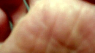 hey, how does dawnskye1962 make this giantess fetish video with her curvy hairy body so hot?