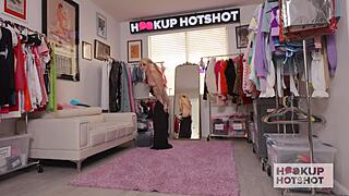 布莱恩·戈兹林选秀面试狠干荡妇萝拉·费自然奶纹身 我看不够