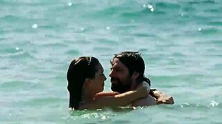 Hey, check out Regina Blandón's appearance with pezón moment in Como Novio de Pueblo from 2019.