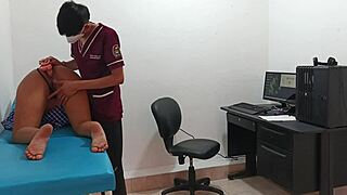 饥渴18+少女医院被变态医生操穴