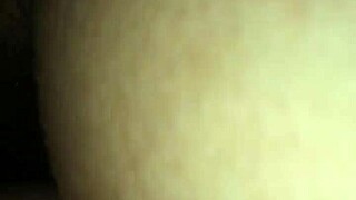 Por el culo se lo dejo caer todo adentro