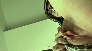 In the early morning, this transsexual enjoys jerking off on her pussy