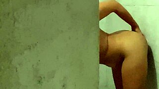 Mi primo morboso me grabó en el baño mientras me masturbé!