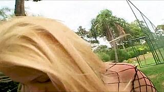 Casual fling with dream blonde in quick outdoor cowgirl ride