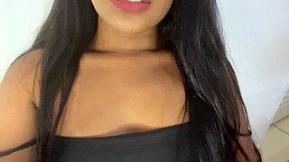 Pretinha safada invites viewers to join her for outdoor lingerie fun in Goiânia. She teases publicly with amateur Latina flair.