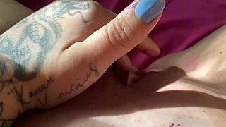 Whoa that brazilian teen stuffs four fingers deep in her tight pussy until she cums solo