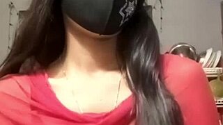 Indian Girl Performs In Live Sex Video