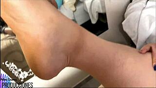 Hermosa suegra joven gordita culona bbw shows tight coño and culo gigante in homemade action