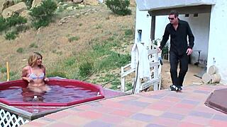 疯狂18+少女Alice Bell户外被猛干