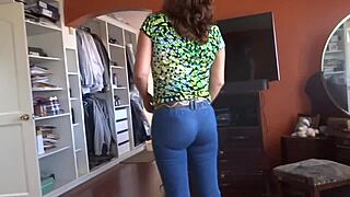 Stepmother, let me jerk off to your huge ass and big pussy lips flashing in jeans and panties!