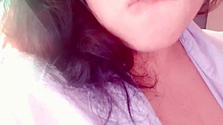 The Colombian neighbor masturbates outdoors hoping others watch her solo session