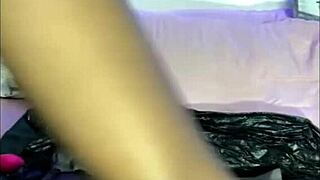 为啥我骚逼独玩时张开潮吹？