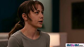 A petite 18+ busty stepmom experienced facesitting and oral release