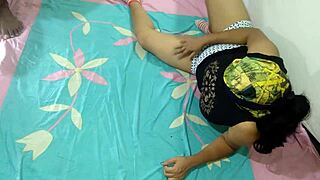 看印度骚嫂被邻居爆菊骑乘自制视频超兴奋