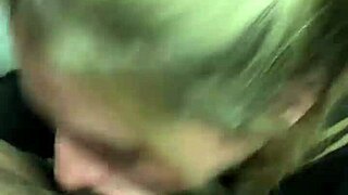 Me chupa la pija en el baño publico de un cine with blonde blowjob outdoors.