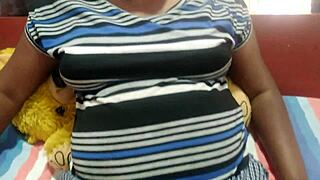 火辣大奶自然继母卷短发丰满黑发主妇