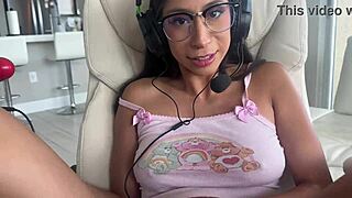 uh, like, this nerdy gamer girl sona bella is fuckin her step bro in household fantasy with scott stark...