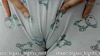 Camel toe shows in homemade solo spreading with juicy Colombian milf ass