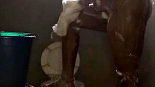 Naijahomemadepussy feels so refreshed after her curvy morning shower in this homemade solo video.