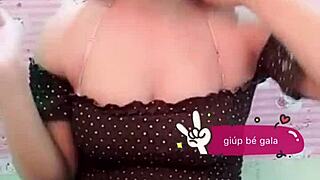 越南风裙下红内裤穿上超兴奋