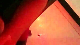 Me encanta follar a mi hermanastro con su polla larga y gruesa que me hace estallar de placer en creampie doggystyle.