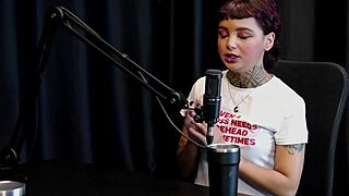 Hey, she was doing massages before work and got nervous thinking they'd take her ass in that tattoo suruba exposure - Annie Clementine on Sheer Red 😏