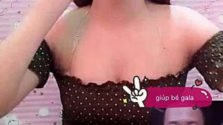 越南风裙下红内裤穿上超兴奋