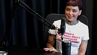 Hey, she was doing massages before work and got nervous thinking they'd take her ass in that tattoo suruba exposure - Annie Clementine on Sheer Red 😏