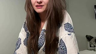 I feel so aroused edging and cumming on her big ass in ripped jeans while she's moaning.