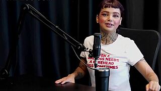 Hey, she was doing massages before work and got nervous thinking they'd take her ass in that tattoo suruba exposure - Annie Clementine on Sheer Red 😏