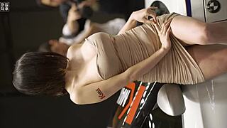 Tease Seoul's hot Korean racing girl speeds by?