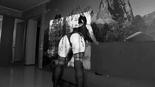 性感大屁股熟女黑白电影风假屌自慰