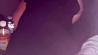 嘿，美女鸡后夜车深喉吞精吐屌再舔干净