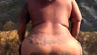 Watch Hazelnutxxx shake that wild ebony ass!