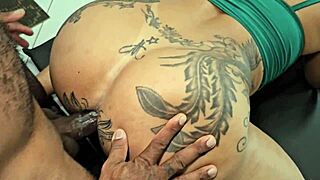 Depois do treino de bunda peguei dotado pra massagem anal