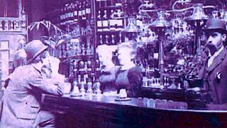 Vintage housewife reveals her antique toy pleasures in retro solo!