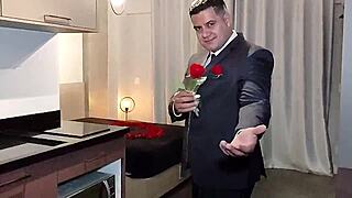 Yuri gaúcho bodybuilder boss flashes hairy pits for massive cumshot handjob