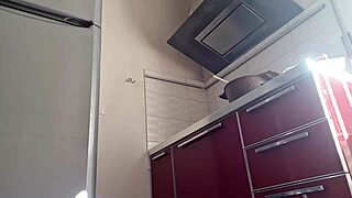 gostosa plays with her natural tits and pussy while cooking